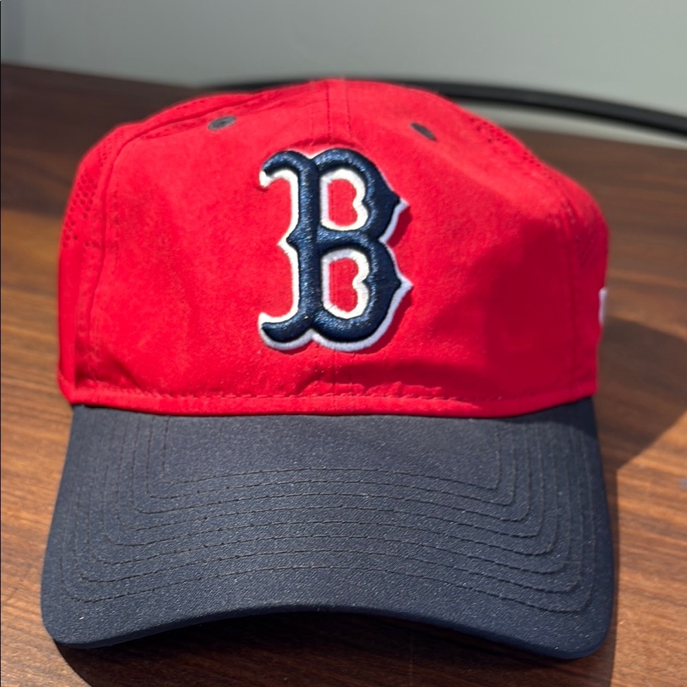 New era Boston Red Sox baseball hat. 100% polyester one size fits most. Like new